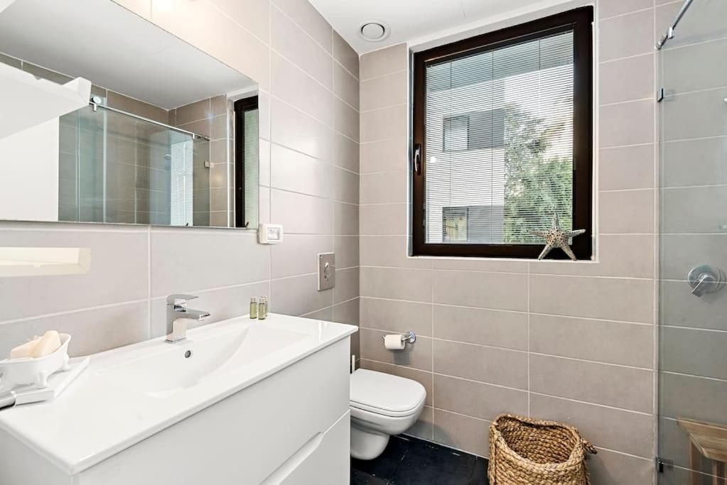 Appartement Enchanting Steps From Bomb Shelter *