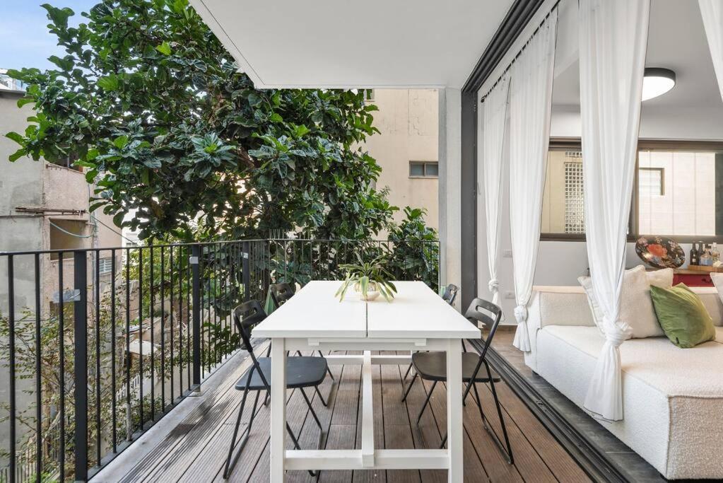 Enchanting Steps From Bomb Shelter Appartement
